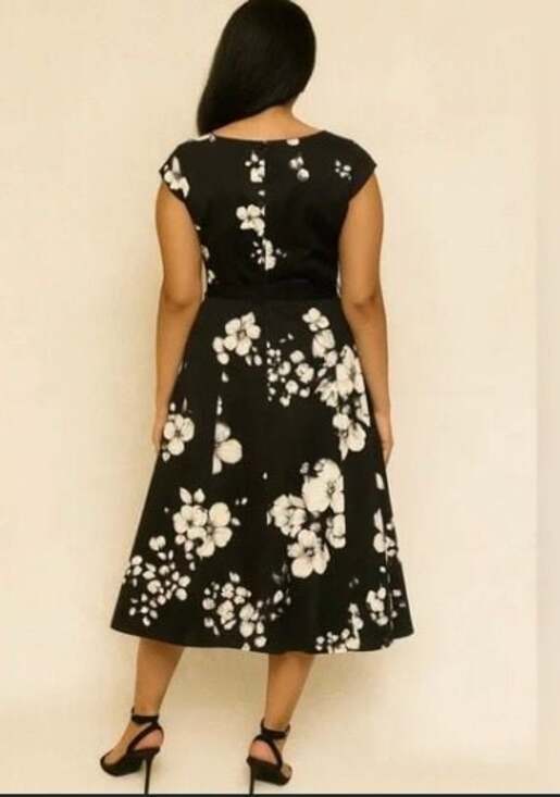 White House Black Market Floral Cap Sleeve Fit and Flare Dress Size 2 - Picture 9 of 9
